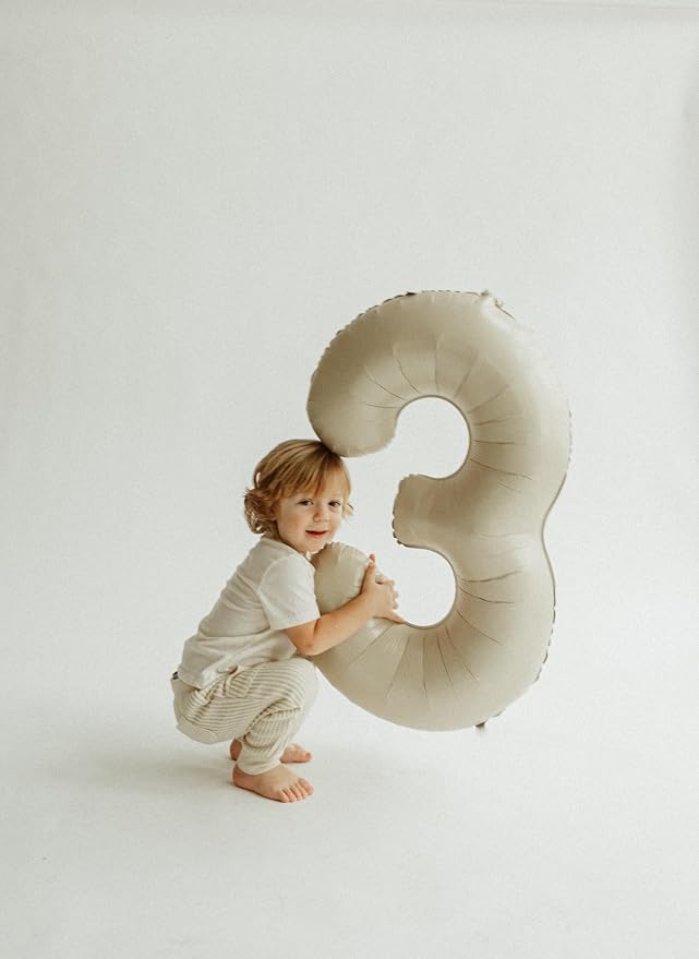 Cream Number 0 Balloon 40 Inch - Image 4